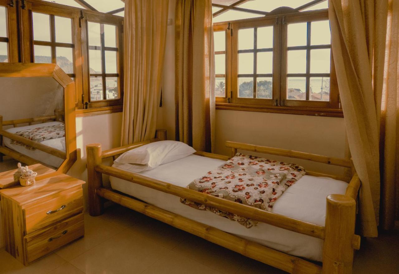 Hostal Poseidon Puerto Cayo Eksteriør bilde