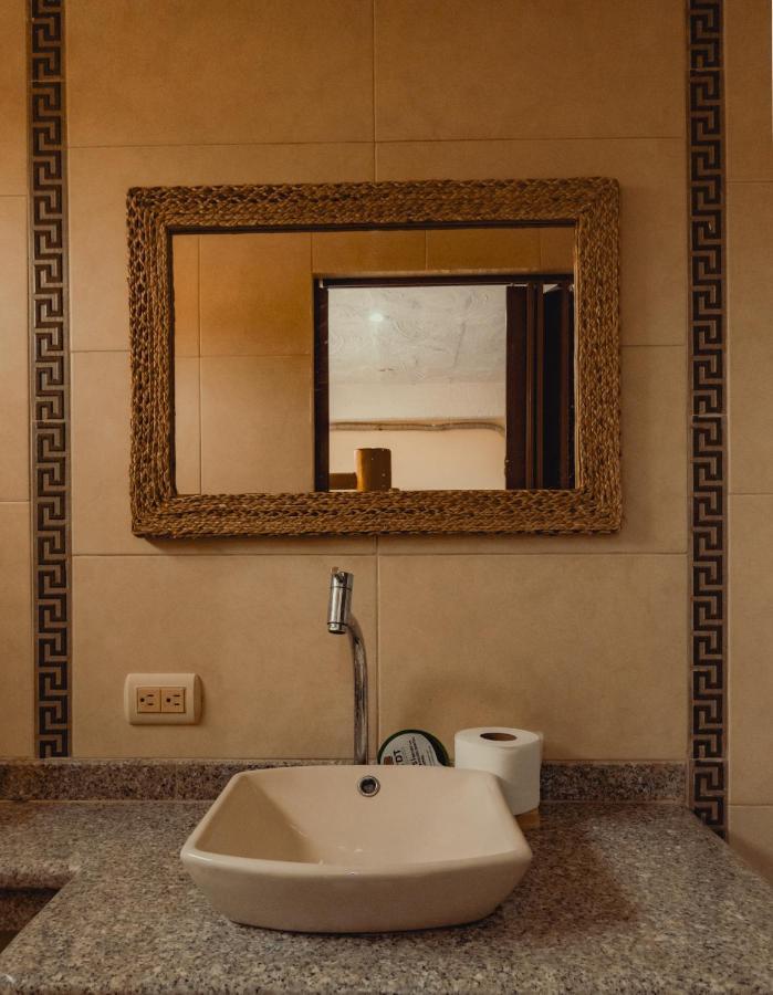 Hostal Poseidon Puerto Cayo Eksteriør bilde