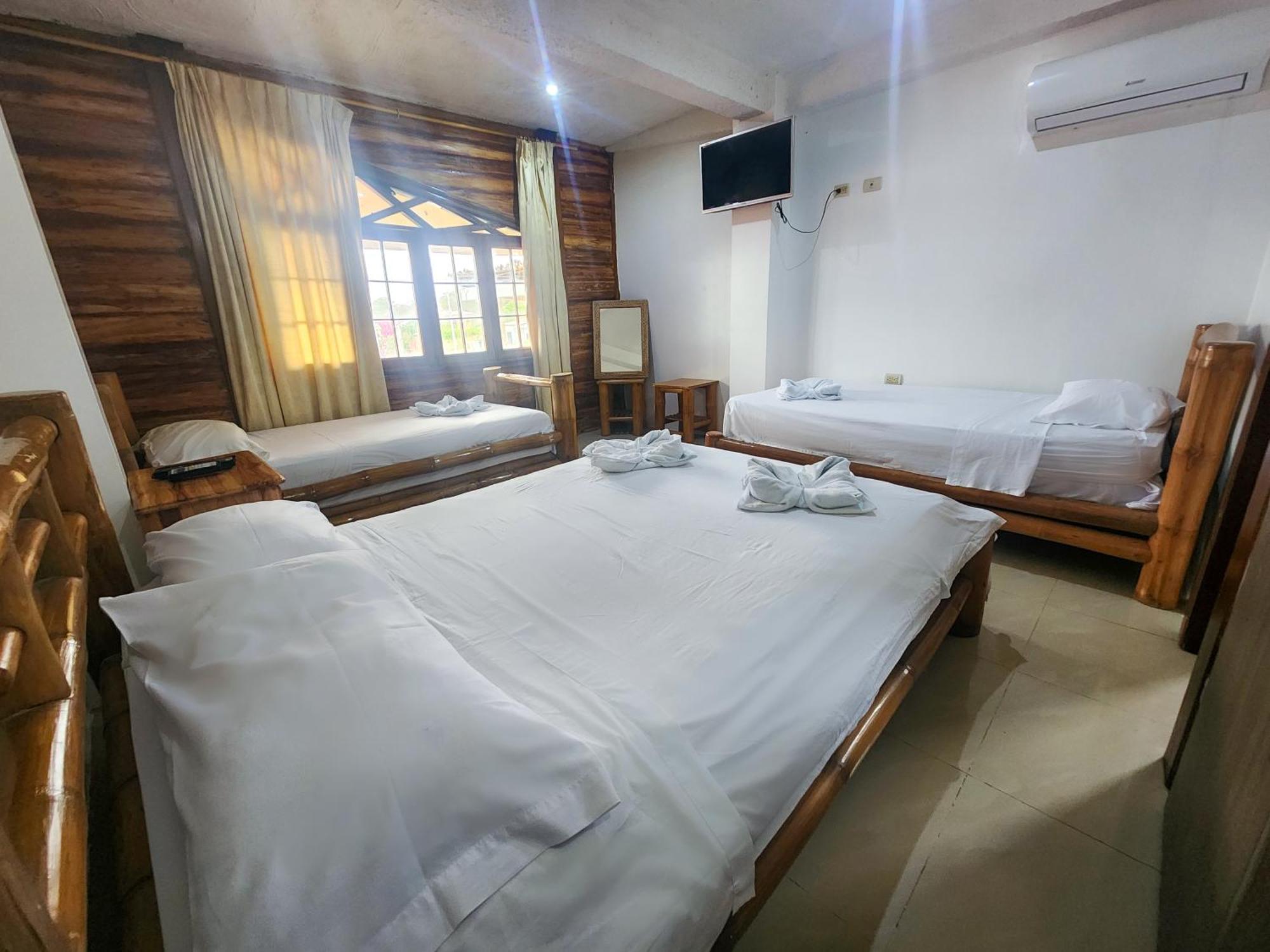 Hostal Poseidon Puerto Cayo Eksteriør bilde