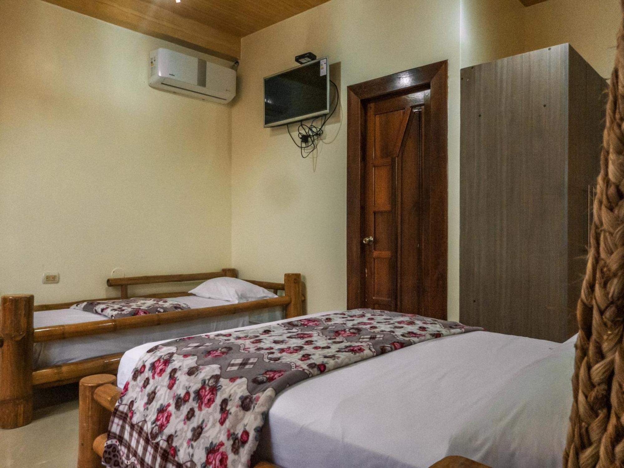 Hostal Poseidon Puerto Cayo Eksteriør bilde