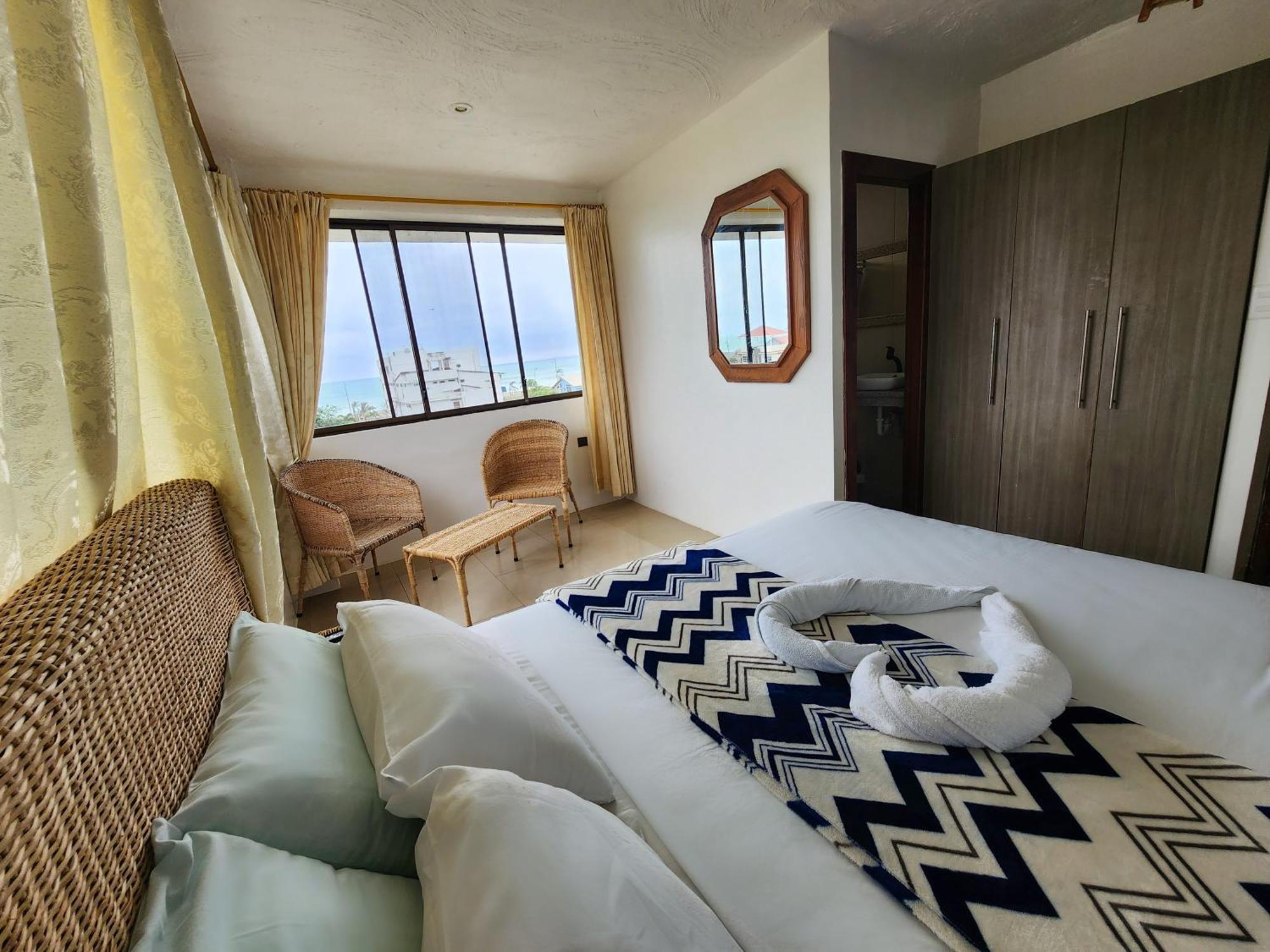 Hostal Poseidon Puerto Cayo Eksteriør bilde