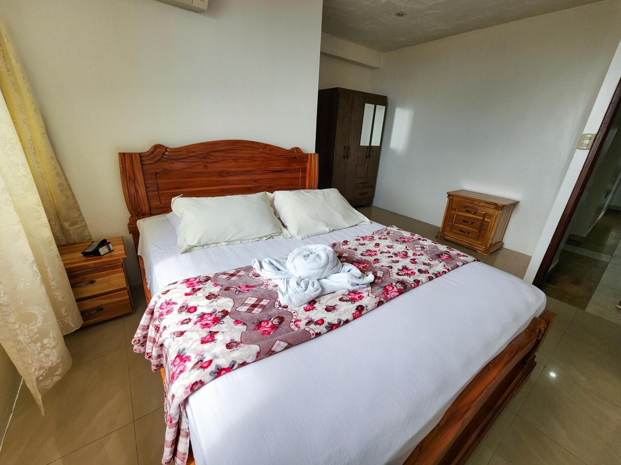 Hostal Poseidon Puerto Cayo Eksteriør bilde