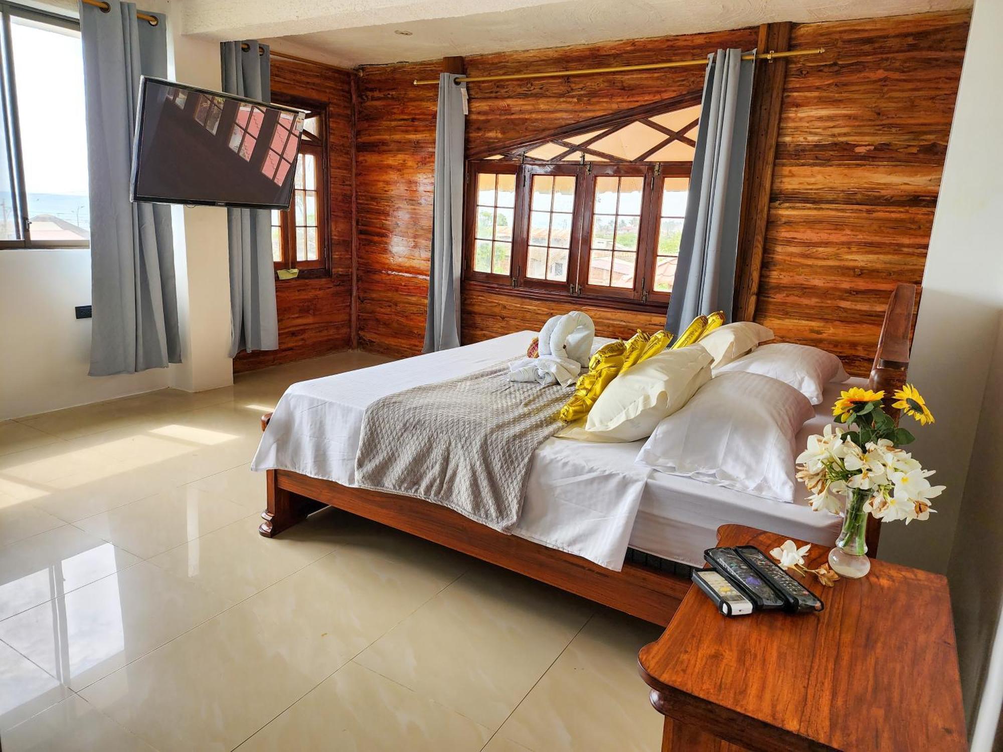 Hostal Poseidon Puerto Cayo Eksteriør bilde
